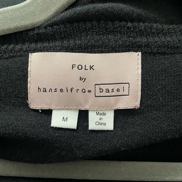 Black V-Neck Sweater, Ruffle Sleeves (FOLK hansel from basel) - Picture 4 of 5